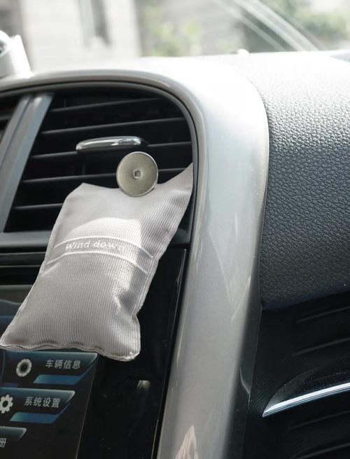 汽车中控屏失灵修复小技巧