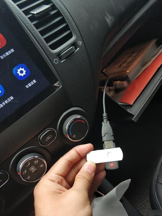 雷建洛阳理工学院教授